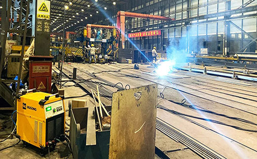 太阳城网址数字化等离子切割+碳弧气刨两用机LGB 120B使用现场