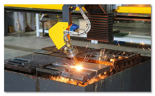 上；Ｌ舫峭10米超长跨距无限回转数控坡口切割机调试