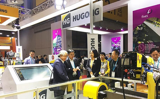 第二届进博会广东省茂名市常务副市长莅临太阳城网址意大利CEA展位