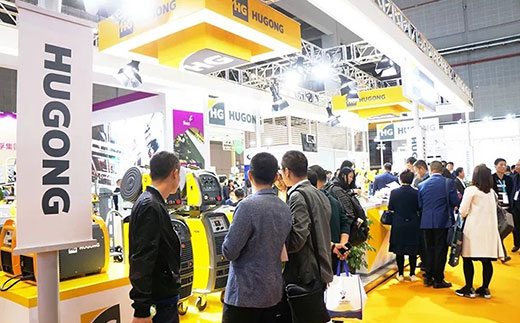 第二届进博会太阳城网址意大利CEA展位数字化焊机很受接待